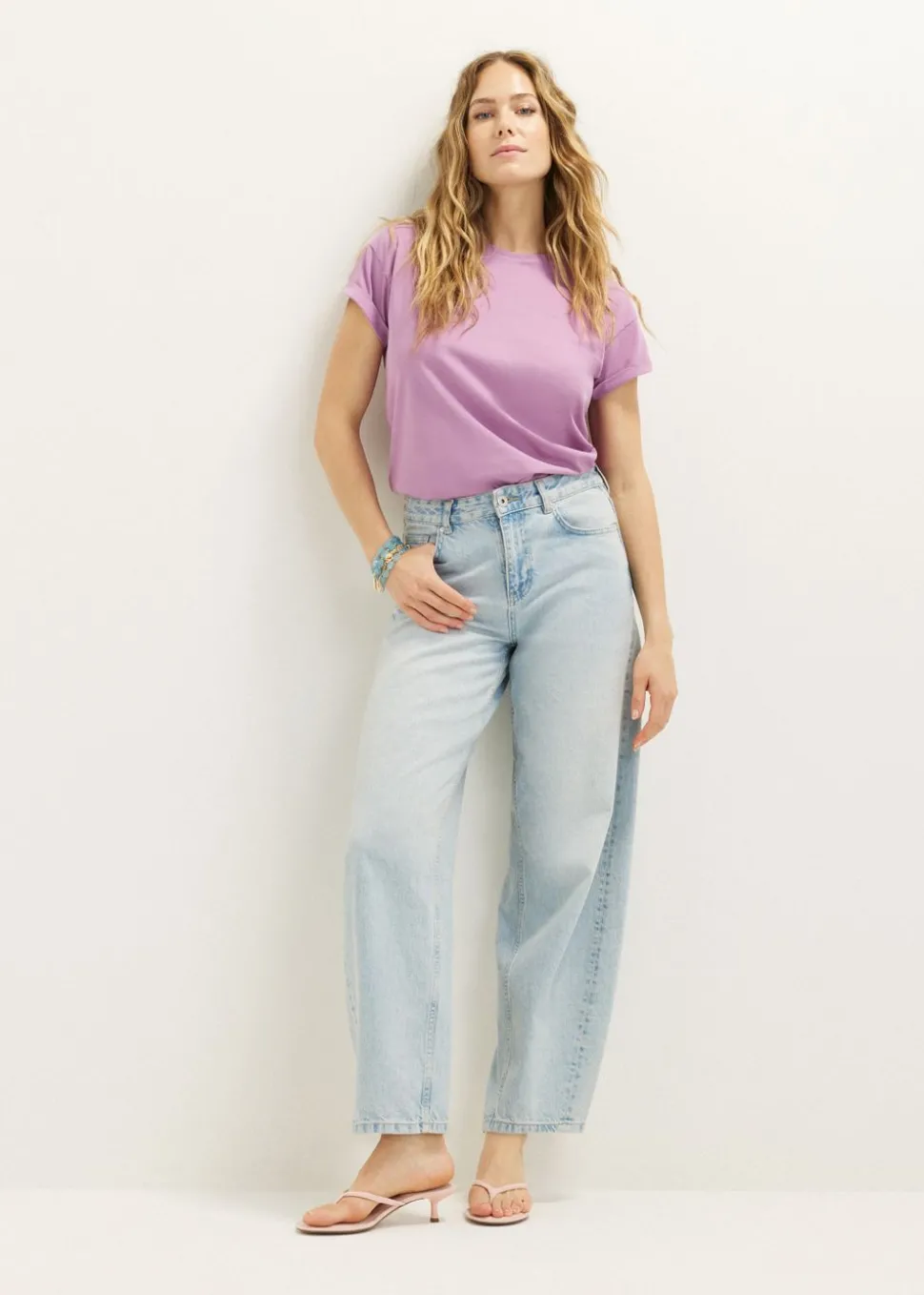 Basic T-shirt met opgerolde mouw