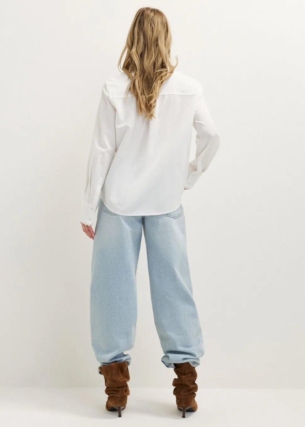 Geborduurde kanten blouse