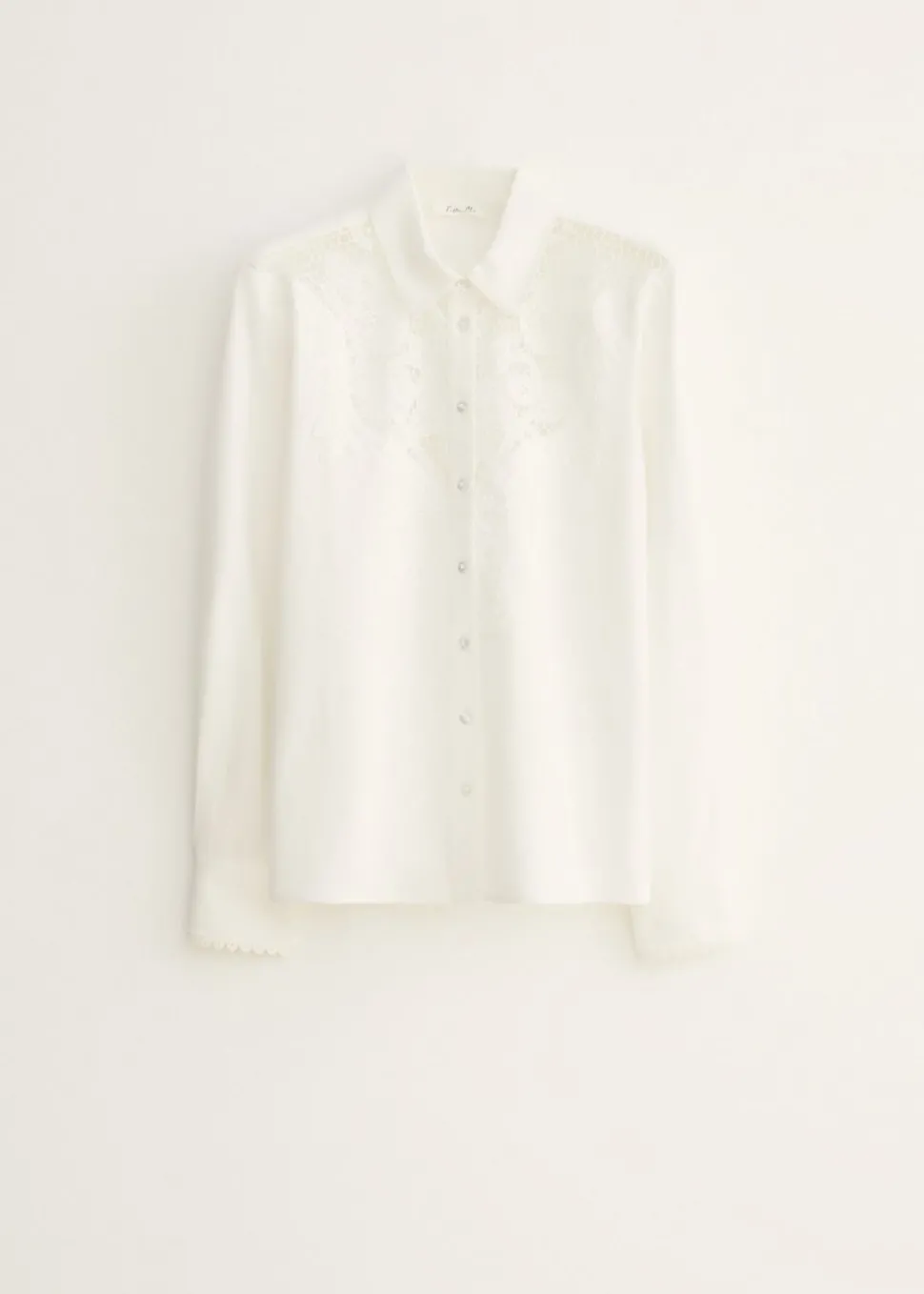 Geborduurde kanten blouse