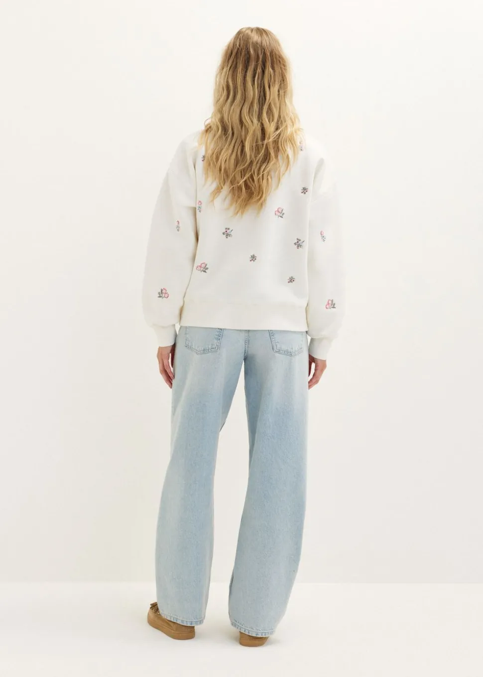 Sweater met bloem embroidery